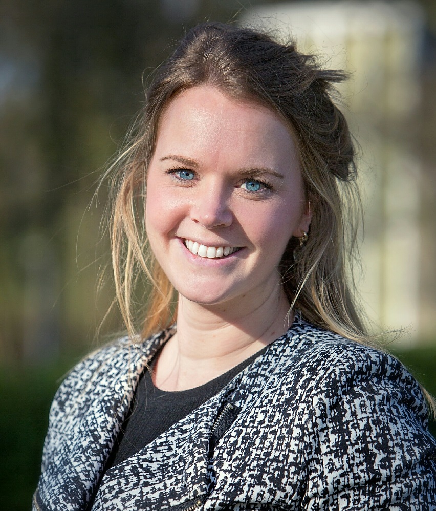 zakelijke foto Tineke1.jpg